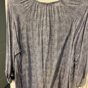 Women’s gray and white top